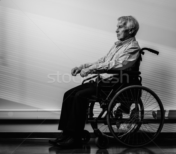 Nachdenklich Senior Mann Rollstuhl Pflegeheim Arbeit Stock foto © Nejron