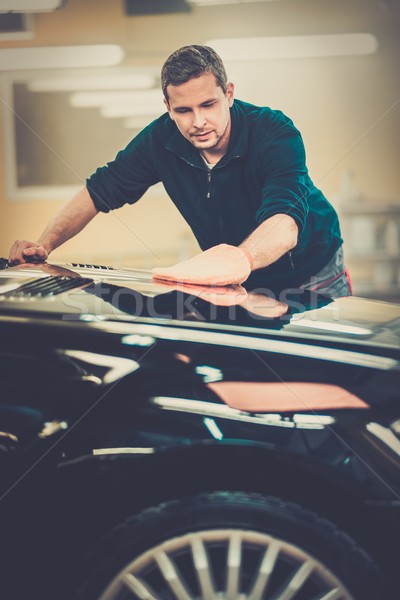 Homme travailleur voiture lavage de voiture corps peinture [[stock_photo]] © Nejron