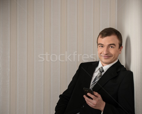 Knappe man zwart pak mobiele telefoon mode werk model Stockfoto © Nejron