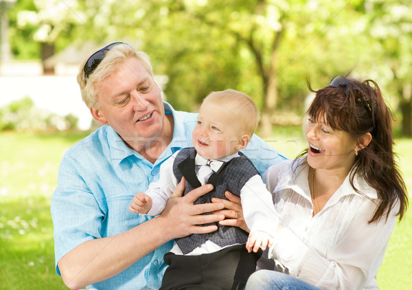 Familia feliz aire libre sonrisa cara hombre nino Foto stock © Nejron