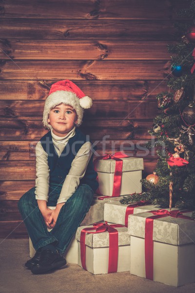 Stock foto: Wenig · Junge · Geschenkbox · Weihnachtsbaum · Holz