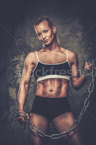 Belle musculaire bodybuilder femme chaînes Photo stock © Nejron