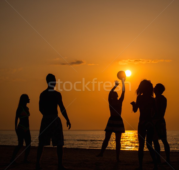Silhuetas jovens jogar bola praia mulher Foto stock © Nejron