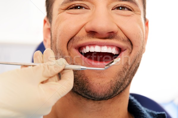 Foto stock: Feliz · homem · dentes · dentistas · cirurgia · medicina
