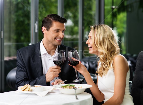 Alegre Pareja restaurante gafas vino tinto nina Foto stock © Nejron