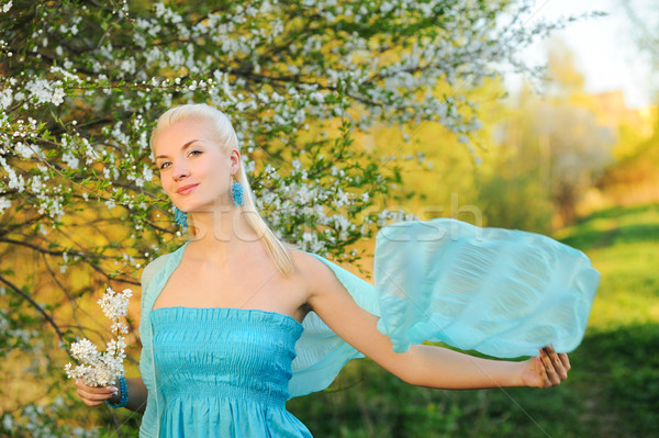 Stockfoto: Mooie · jonge · vrouw · ontspannen · buitenshuis · meisje · gelukkig