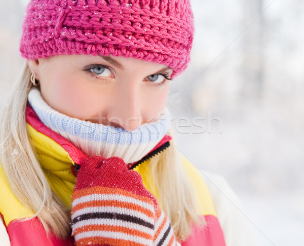 Congelato bella donna inverno abbigliamento esterna faccia Foto d'archivio © Nejron