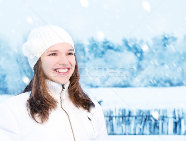 Belle jeune femme hiver vêtements extérieur sourire [[stock_photo]] © Nejron