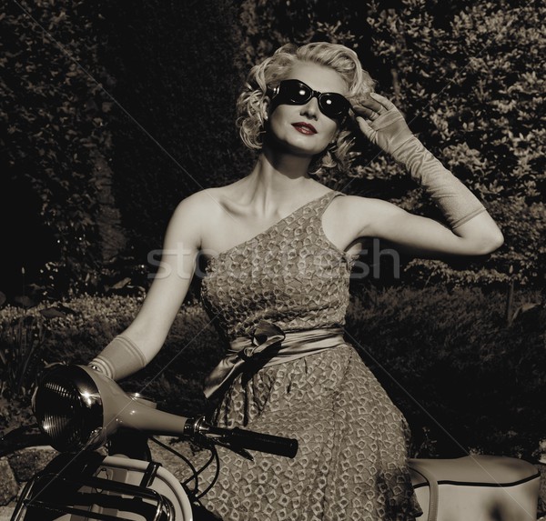 Kobieta retro sukienka dziewczyna rowerów Zdjęcia stock © Nejron