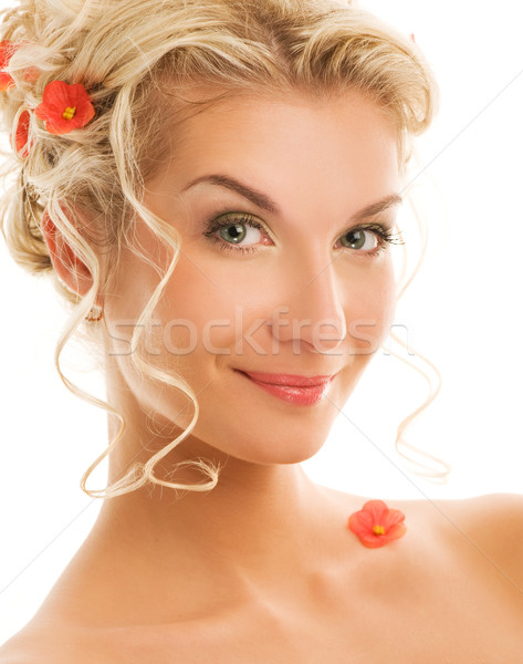 Gyönyörű fiatal nő friss tavaszi virágok haj közelkép Stock fotó © Nejron