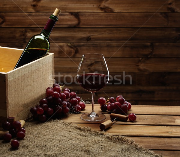 Flasche Glas rot Trauben Holztisch Wein Stock foto © Nejron