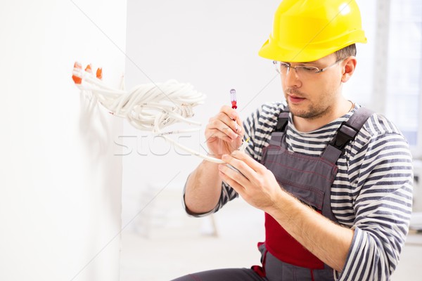 Stockfoto: Elektricien · werken · draden · nieuwe · appartement · huis