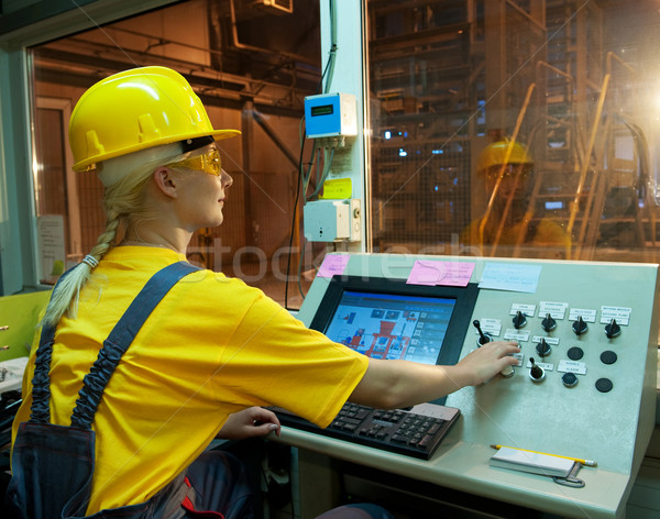 Fabryki operatora dziewczyna budowy pracy metal Zdjęcia stock © Nejron