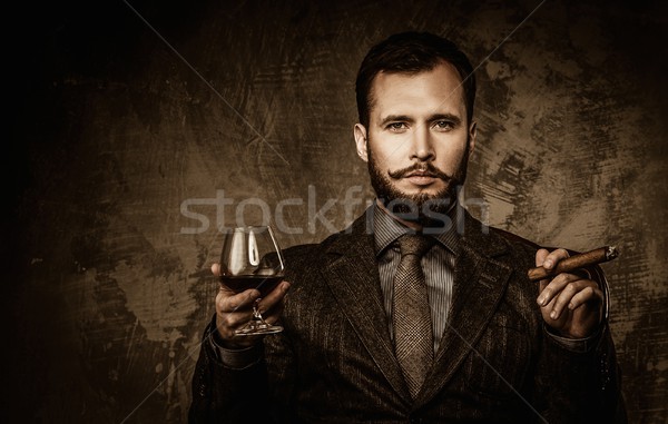 Zdjęcia stock: Przystojny · szkła · napój · cygara · moda · dymu
