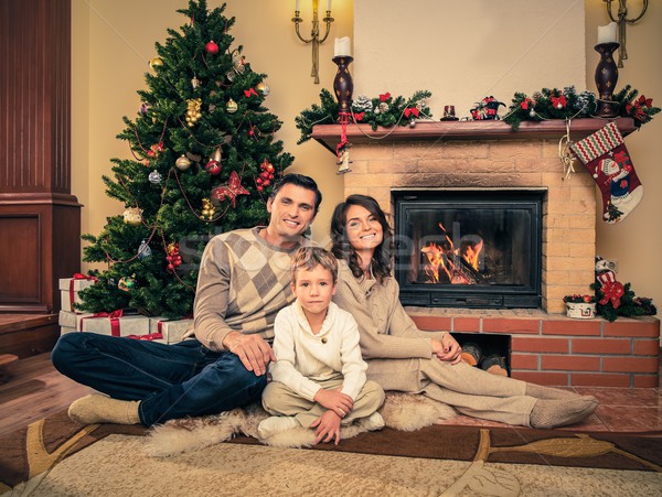 Stock foto: Familie · Kamin · Weihnachten · dekoriert · Frau