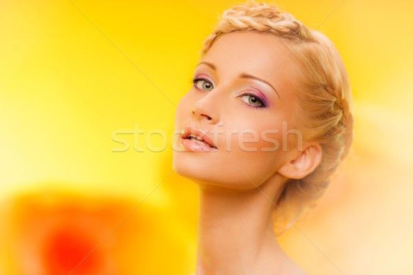 Frumos coafura portret femeie mână Imagine de stoc © Nejron