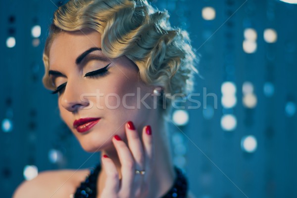 Elegant retro femeie frumos coafura Imagine de stoc © Nejron