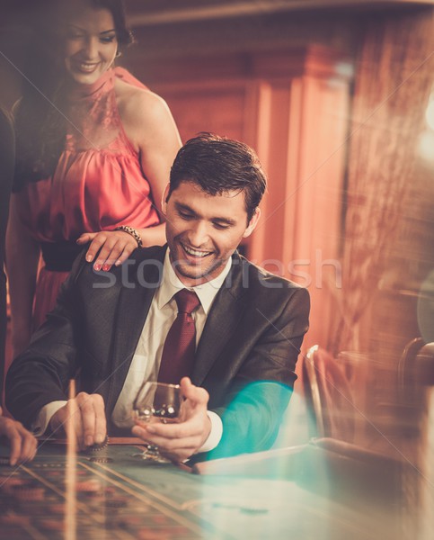 Foto stock: Pareja · detrás · póquer · mesa · casino · hombre