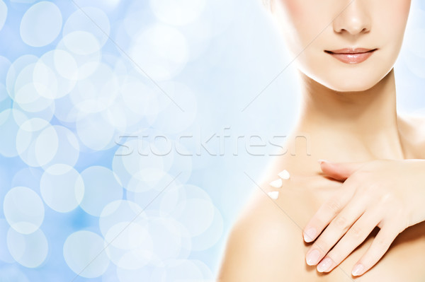 Jungen schöne Frau Feuchtigkeitscreme Haut Dusche Stock foto © Nejron