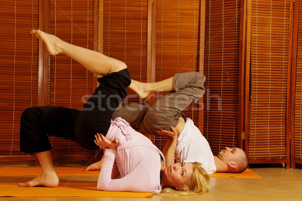 Para jogi wykonywania dziewczyna człowiek ciało Zdjęcia stock © Nejron