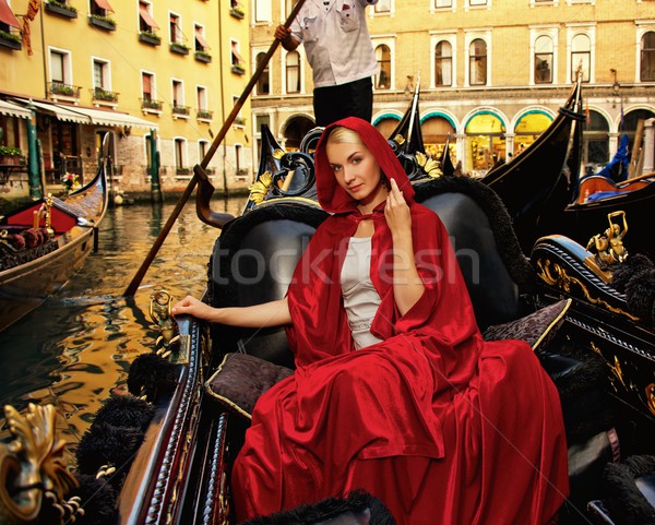 Nő piros köpeny lovaglás épület város Stock fotó © Nejron