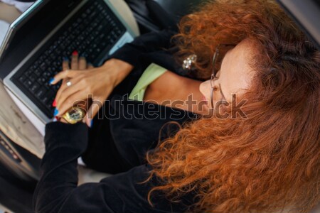 Frumos femeie de afaceri negru sacou Imagine de stoc © Nejron