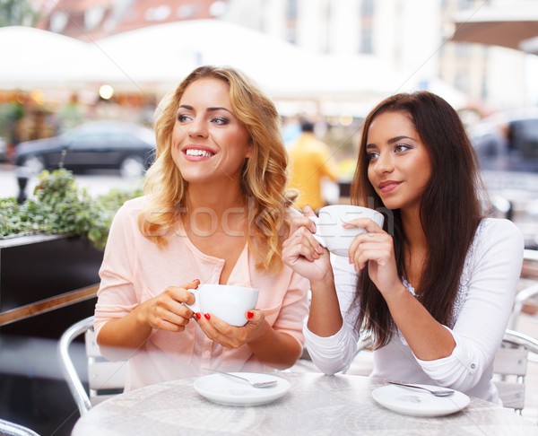 Stock foto: Zwei · schönen · Mädchen · Tassen · Sommer