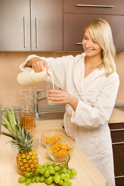 Stockfoto: Mooie · jonge · vrouw · witte · ontbijt · huis