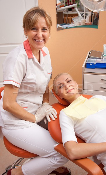 [[stock_photo]]: Dentiste · heureux · patient · main · enfant · santé