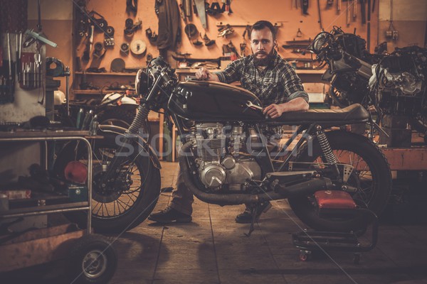 Mechanik budynku vintage stylu motocykla Zdjęcia stock © Nejron