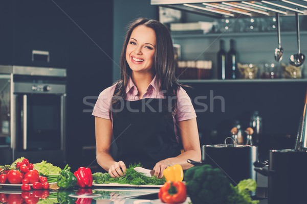 Heureux jeune femme tablier modernes cuisine [[stock_photo]] © Nejron