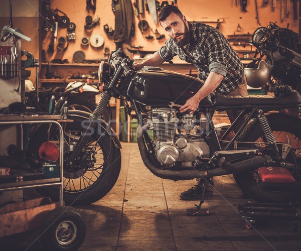 Mechanik budynku vintage stylu motocykla Zdjęcia stock © Nejron