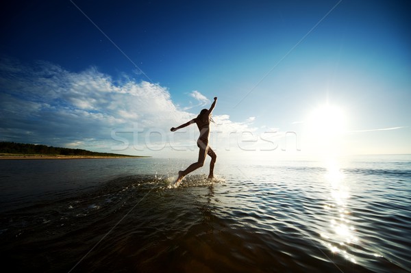 Menina feliz corrida mar menina modelo fitness Foto stock © Nejron