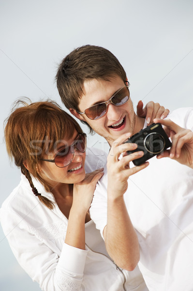 Heureux couple appareil photo numérique femme fille amour [[stock_photo]] © Nejron