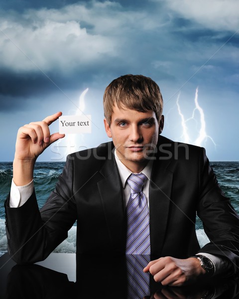 Ocean furtună om de afaceri furtunos cer afaceri Imagine de stoc © Nejron