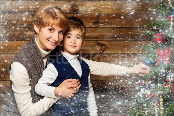 Feliz mãe pequeno menino árvore de natal Foto stock © Nejron