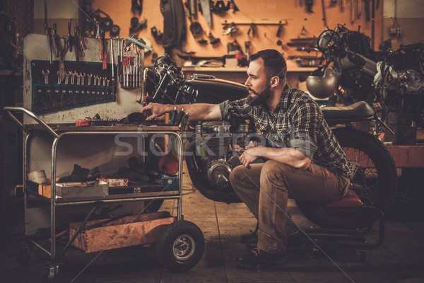 機械師 建設 復古 風格 摩托車 商業照片 © Nejron