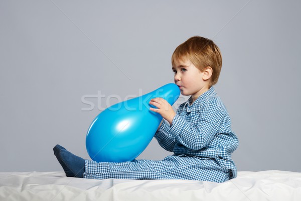 Piccolo ragazzo blu pigiama pallone Foto d'archivio © Nejron