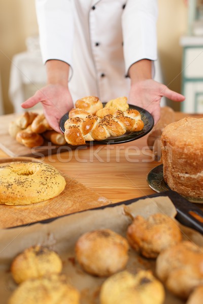 Stock fotó: Nő · kezek · tart · tányér · házi · készítésű · sült