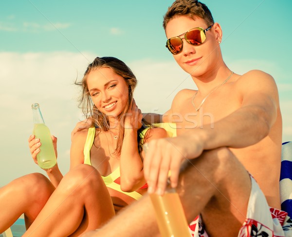 Foto stock: Relaxante · convés · cadeiras · praia · céu