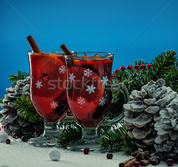 热    酒    圣诞节    静物    冬天 / cups with hot mulled wie