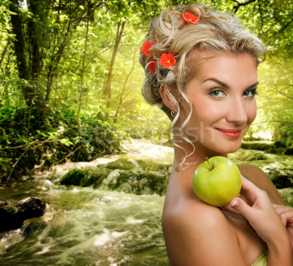 Stockfoto: Zonneschijn · bos · vrouw · groene · appel · glimlach