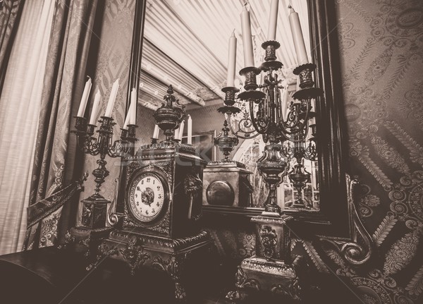 Antieke klok kroonluchter spiegel huis muur Stockfoto © Nejron