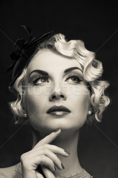Monocrom portret elegant retro femeie Imagine de stoc © Nejron