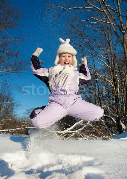 Сток-фото: счастливая · девушка · прыжки · снега · рук · улыбка · спортивных