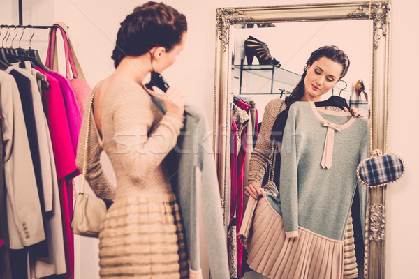 Fiatal nő választ ruházat bemutatóterem nő vásárlás Stock fotó © Nejron