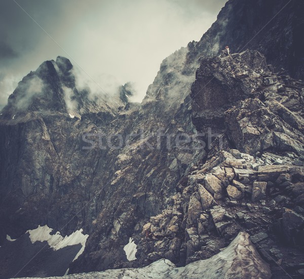 Femme randonneur séance homme montagne [[stock_photo]] © Nejron