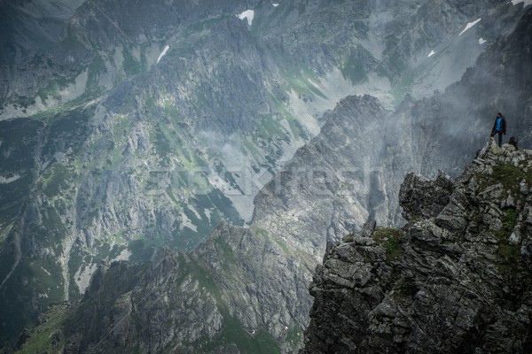 Természetjáró felső hegy férfi sétál felhő Stock fotó © Nejron