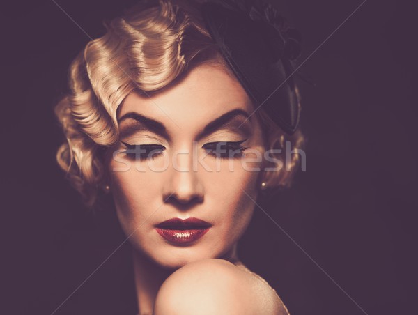 Elegant retro femeie val frumos Imagine de stoc © Nejron