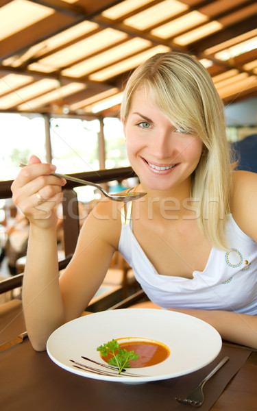 Jeune femme manger soupe à la tomate restaurant beauté portrait [[stock_photo]] © Nejron